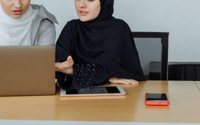 Porter le foulard en entreprise : petit guide pratique et juridique